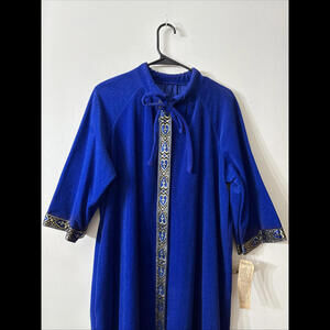 Vtg Women Robe Sz 18 Snap Front Blue Velour House Coat Lounge Embroidere…